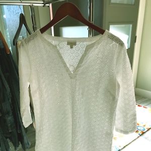 White 3/4 length sleeve shirt S/M